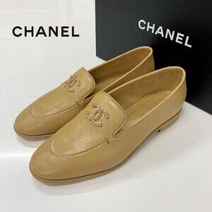 Unused Chanel Leather Coco Mark Loafer Pearl Beige